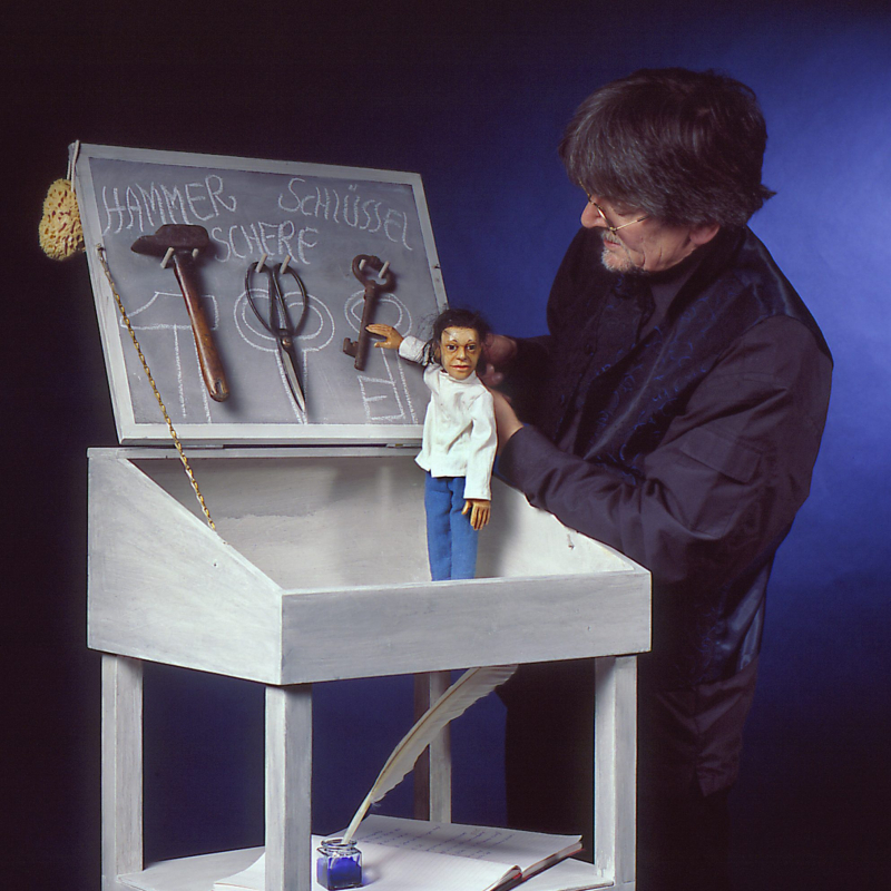 Wolfsjunge wird unterrichtet aus DER WOLFSJUNGE, Foto: &copy; Rainhard Gottschalck